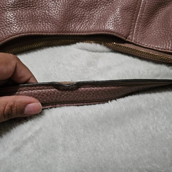 Michael Kors Leather Handbag and Wallet Set. Muave color with crossbody strap - Picture 7 of 10